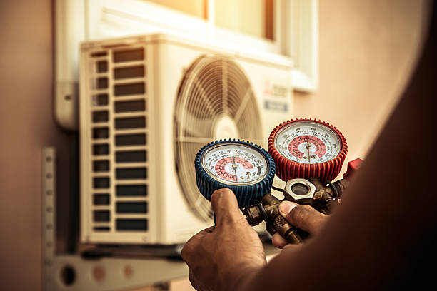 Professional Ac Installation technician working in Martinsville, IL